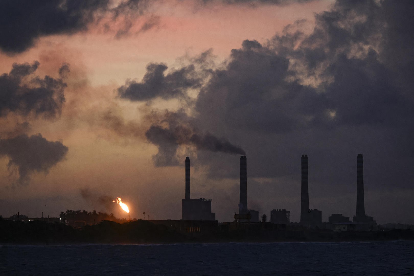 投资原油怎么样_美国石油公司委内瑞拉石油产量_特朗普政府委内瑞拉石油开采计划