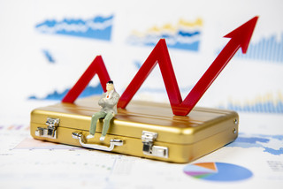 IC2411、IC2412、IC2503均涨停收盘_中证500股指期货主力合约IC2410暴涨9.95%_股指期货 空单